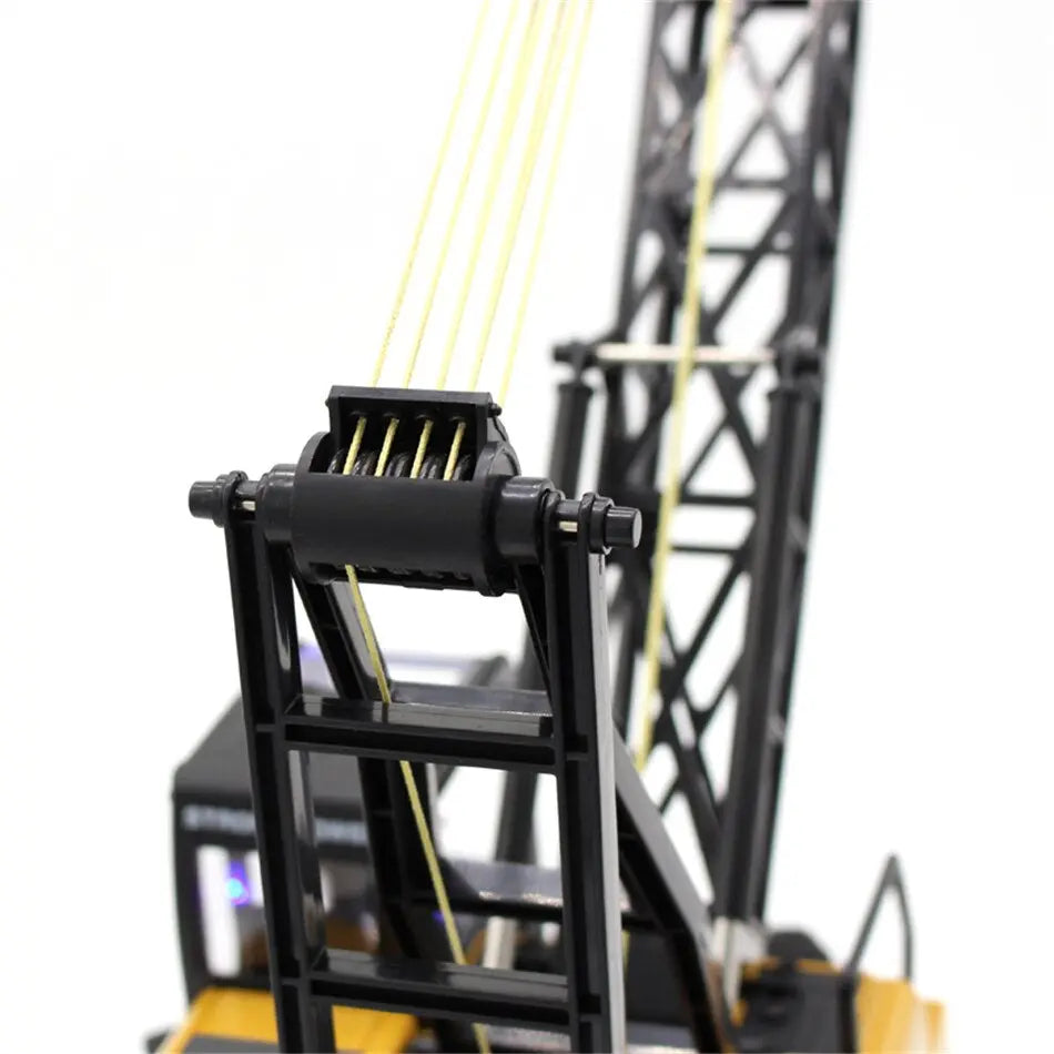 Huina 1572 Alloy Lifting Engineering Truck 15CH 1:14 2.4G With Sound/Light Car Toy FUNYAT