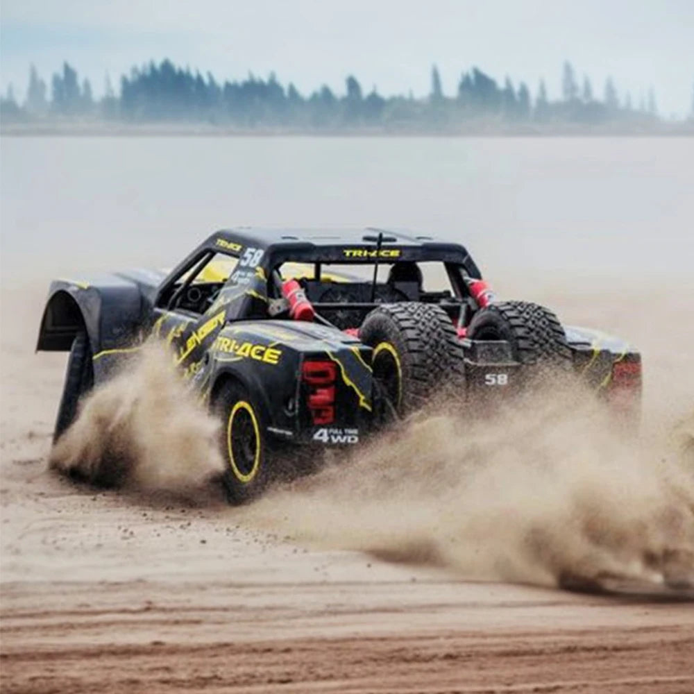 TRACTION Hobby KM Challenger 1/6 Scale 4WD Solid Rear Axle RC Desert Truck — ARTR / RTR - RC Car | FUNYAT
