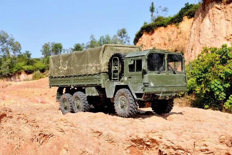 Rock crawling performance of CROSSRC MC6 RC transport truck