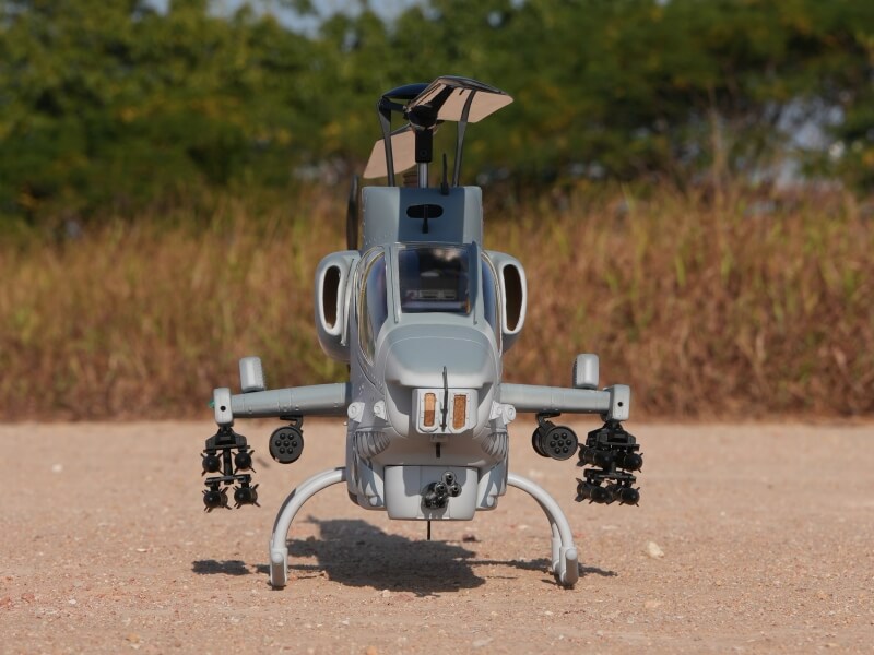 2 blade rotor display of ROBAN AH-1 Cobra 470 scale helicopter
