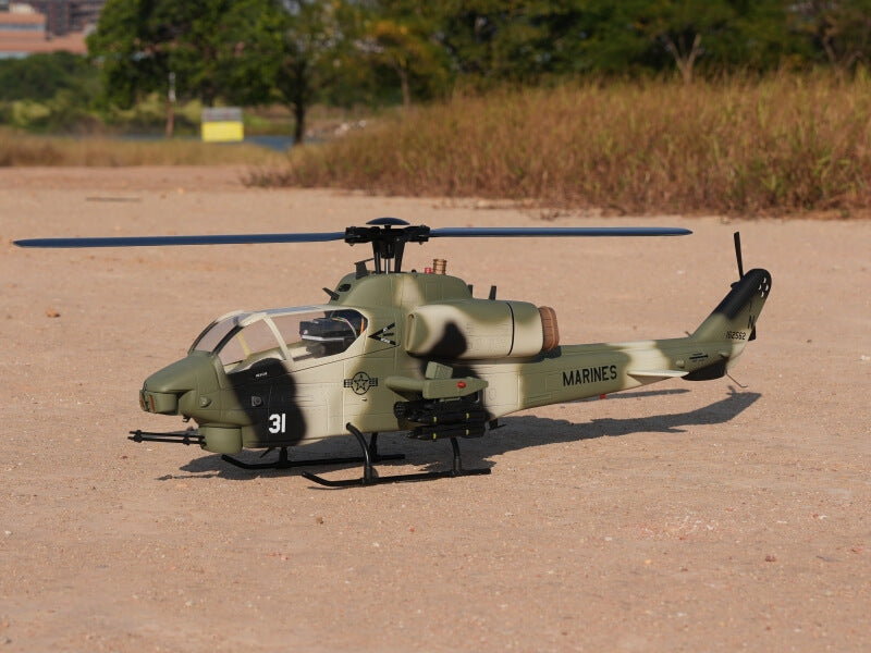 Installed electronics in ROBAN AH-1 Cobra 470 RC helicopter