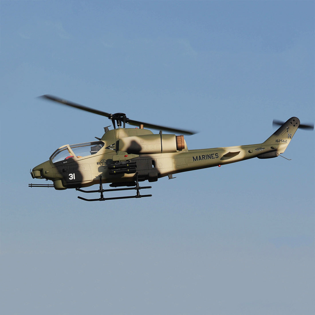 Right side profile of ROBAN AH-1 Cobra 470 RC helicopter